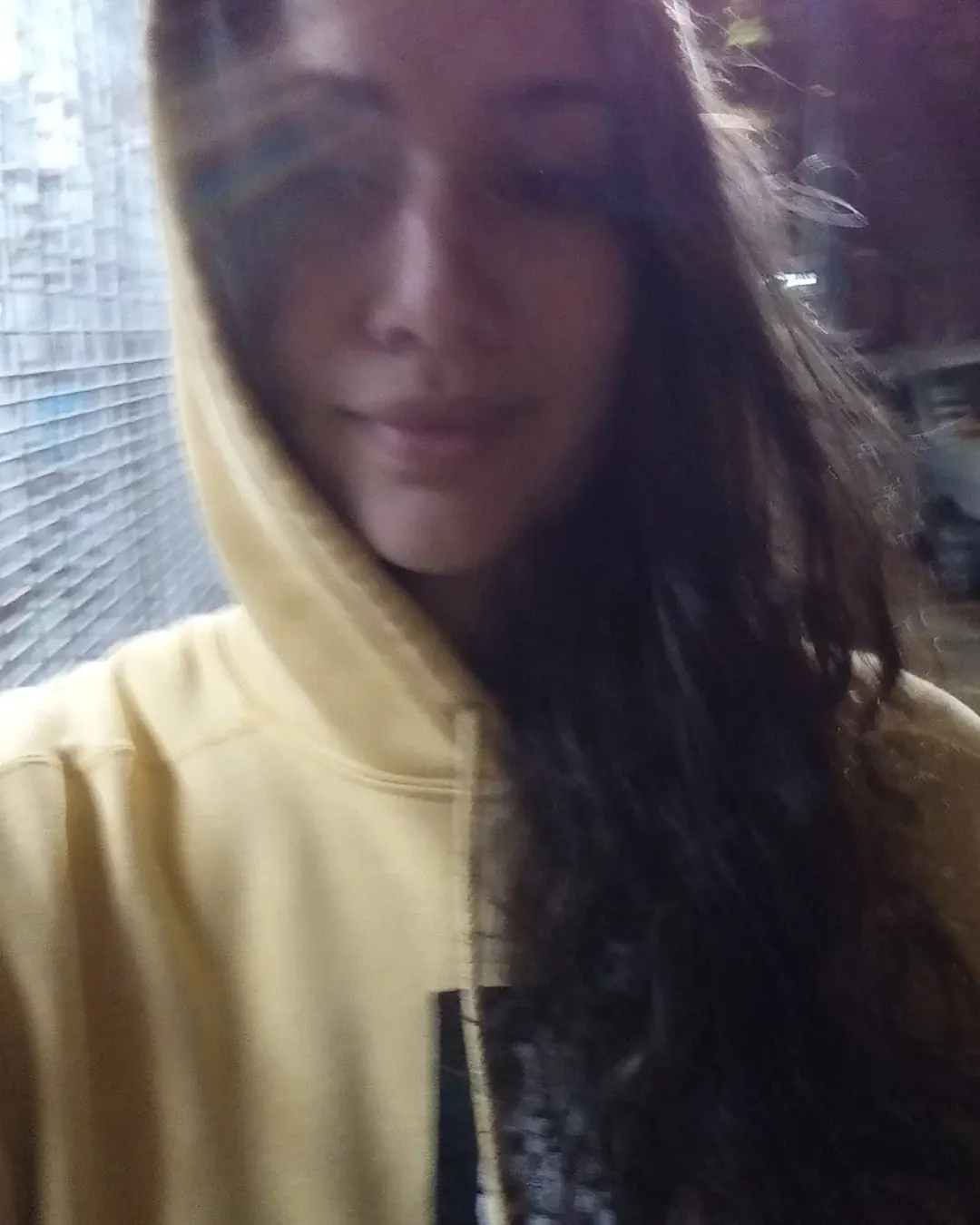 Mika – Mit Blick fürs Knistern - Image 2